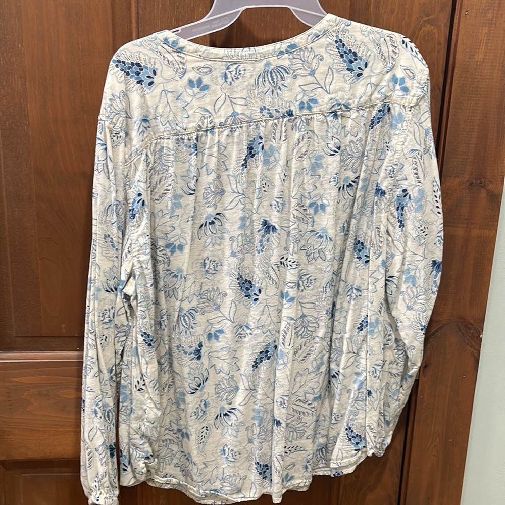 Button down blouse - Picture 2 of 2